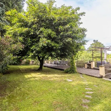 Appartement With A Large Garden In The Hills Of *