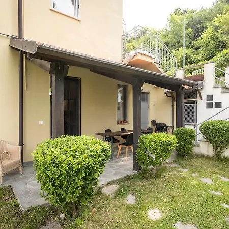 With A Large Garden In The Hills Of Appartement